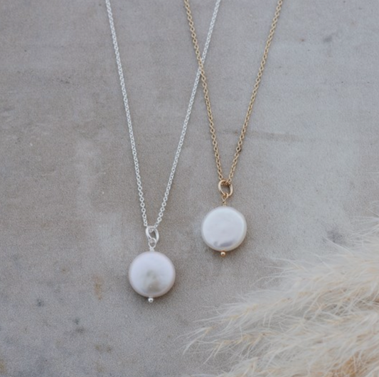 Liv Pearl Necklace